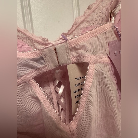 Savage X Fenty Pink Lace Thong Bodysuit Size M NWT - Picture 8 of 9